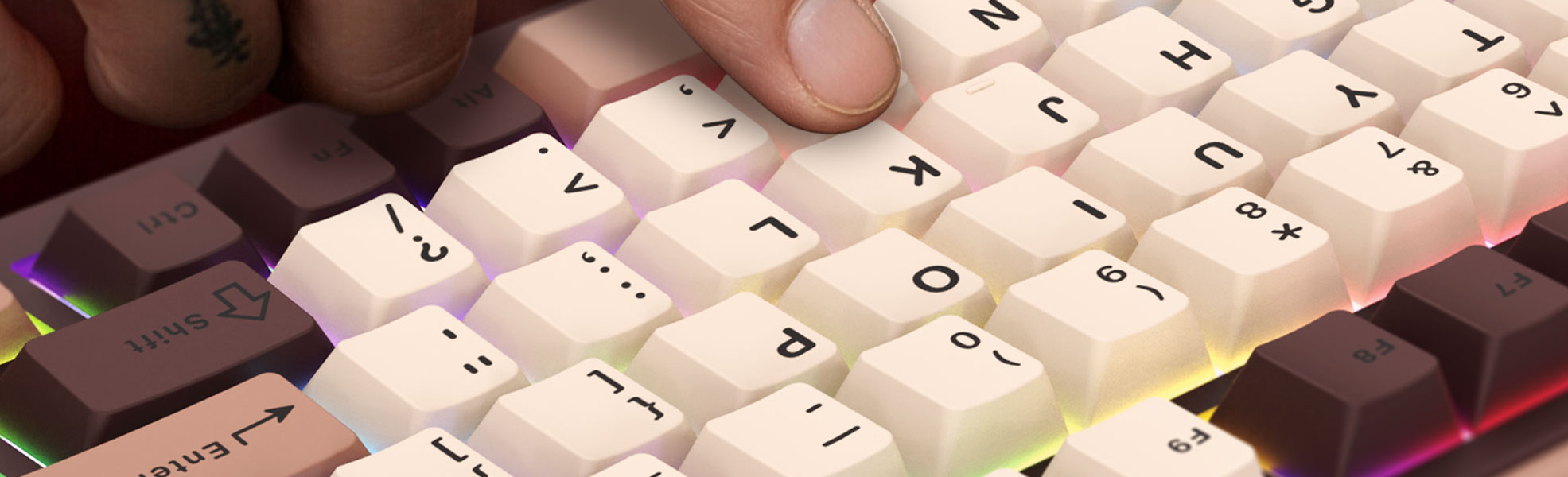 QuikFINGERS Lethal GK1 hot swappable keyboard being used while typing
