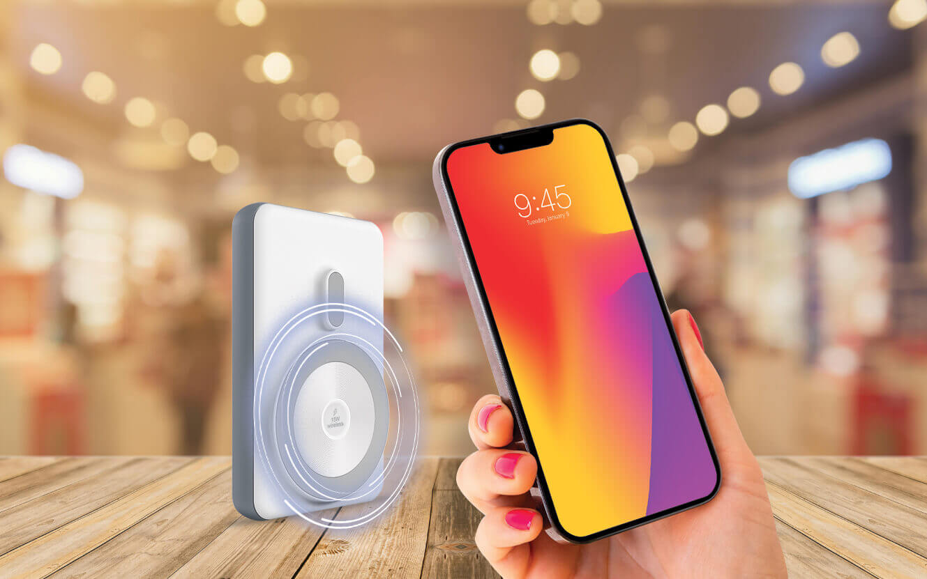 FINGERS MagPower P10 Power Bank Showing Magnetic Connectivity