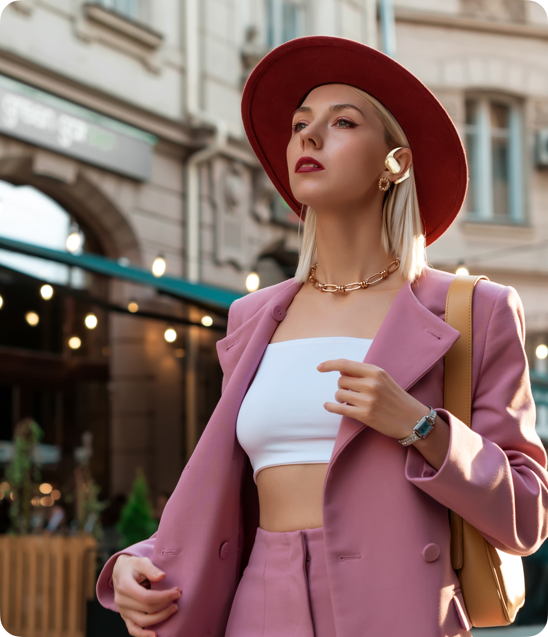 A professional walking on the streets and wore a FINGERS OWaveS long battery earbuds